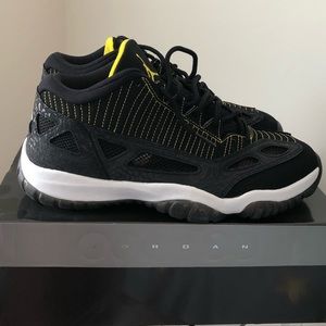 Air Jordan 11 low I.E.
